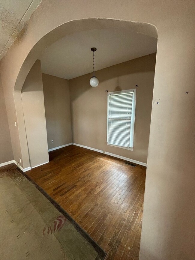 Building Photo - Italian Estates Property Management