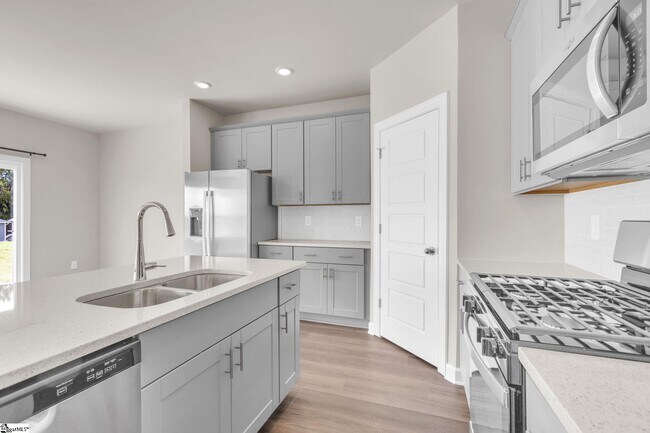 Building Photo - 132 Lavinia Cir