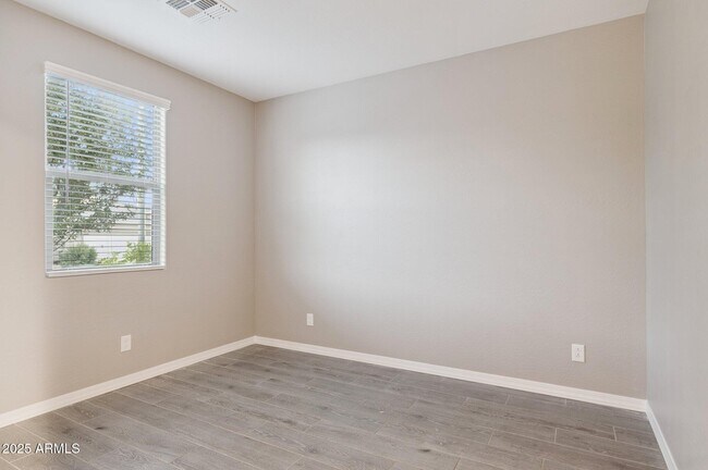 Building Photo - 8234 E Juanita Ave
