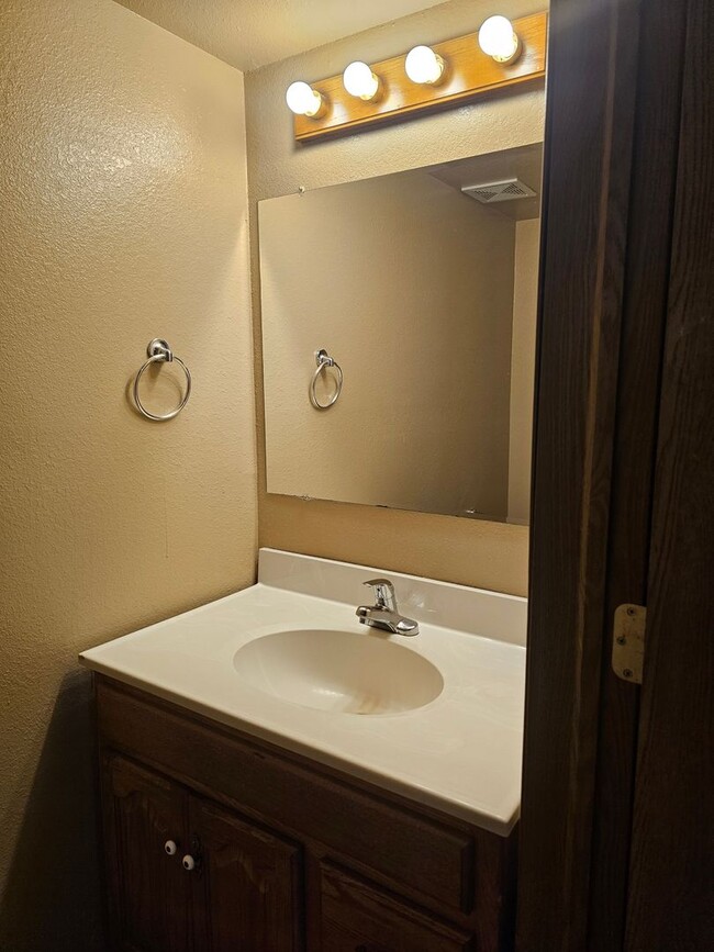 Building Photo - 51 Cedar Creek Ct