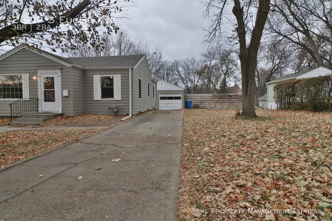 Building Photo - Perfect 3 bed 2 bath in a great location!