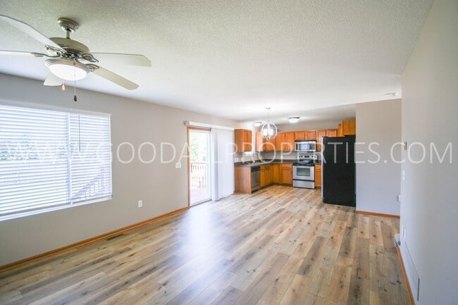 Building Photo - 3 bed 2.5 bath Single Family Home with fenced in yard in Urbandale within the Waukee School District
