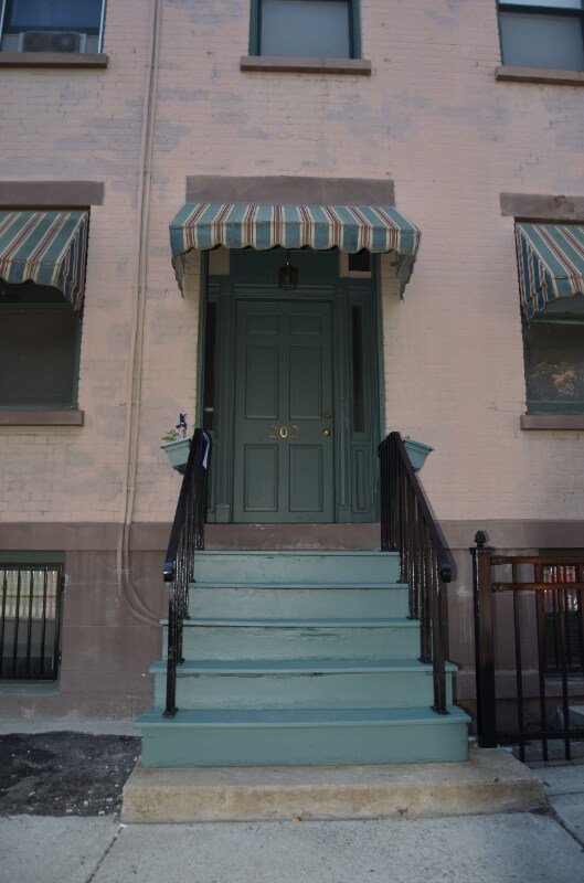 Primary Photo - 202 N Pearl St