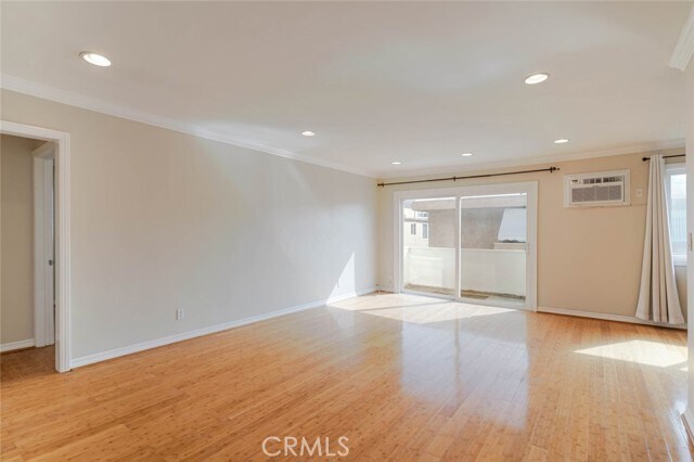 Foto del edificio - 1344 N Martel Ave
