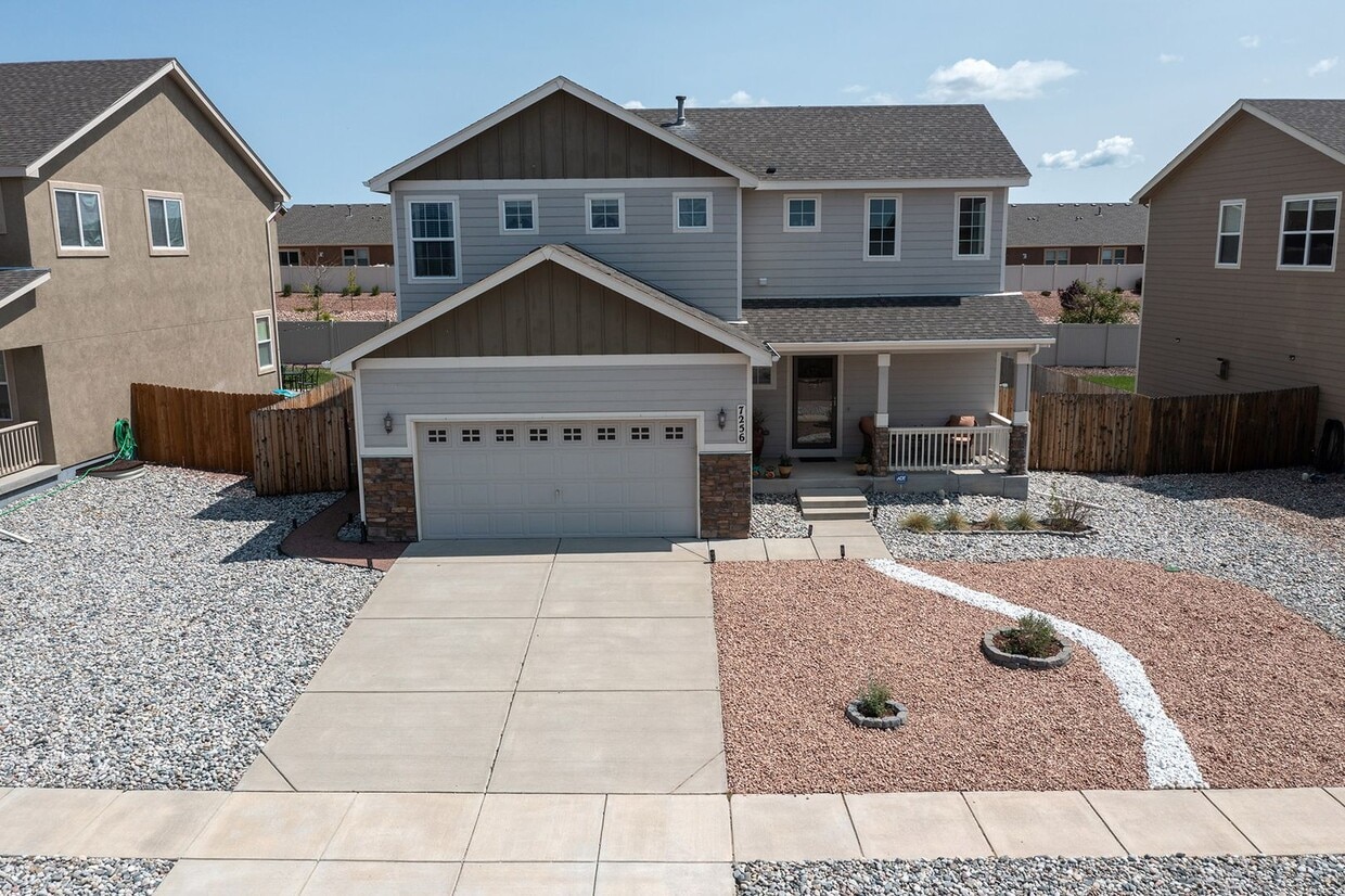 Evolve Real Estate: Available September 5 Newer 4 Bedroom Home with Finished Basement and Large Y... - Evolve Real Estate: Available September 5 Newer 4 Bedroom Home with Finished Basement and Large Y...