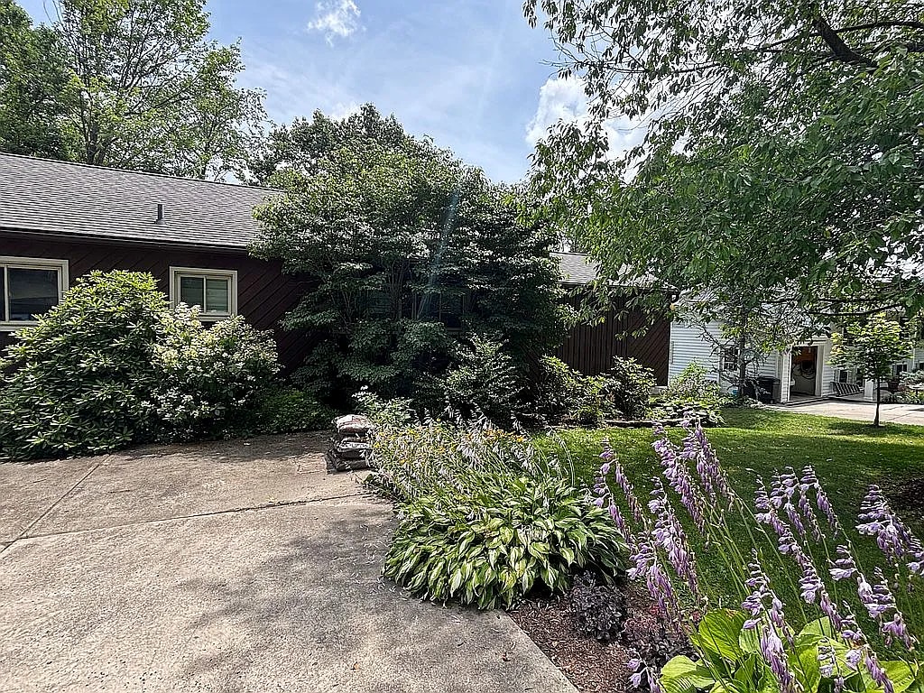 Primary Photo - 4607 Lyndale Rd