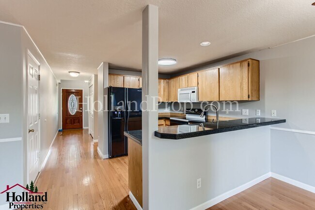 Foto del edificio - Charming 2-Story Home with Modern Comforts...