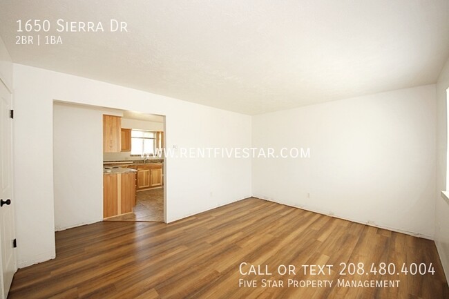 Foto del edificio - 2 Bedroom Apartment With NEW Flooring! Vis...