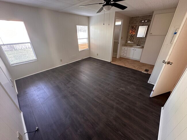 Foto del edificio - 1815 Woodcrest Dr