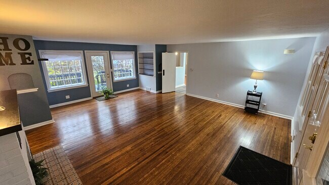 Foto del edificio - 612 Center Ridge Rd