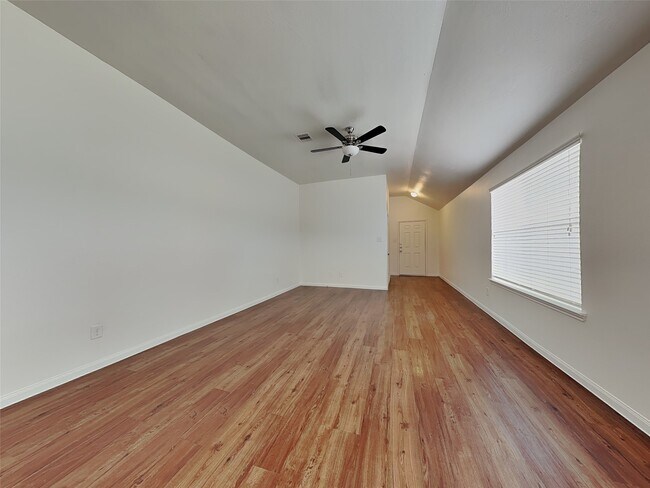 Foto del edificio - 2710 Bammelwood Dr