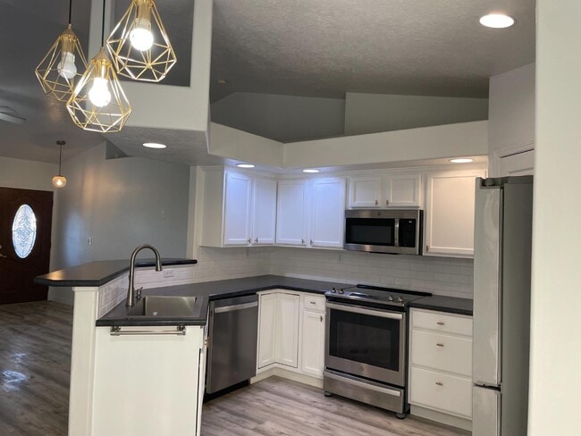 Foto del edificio - 1327 N Andrew Dr