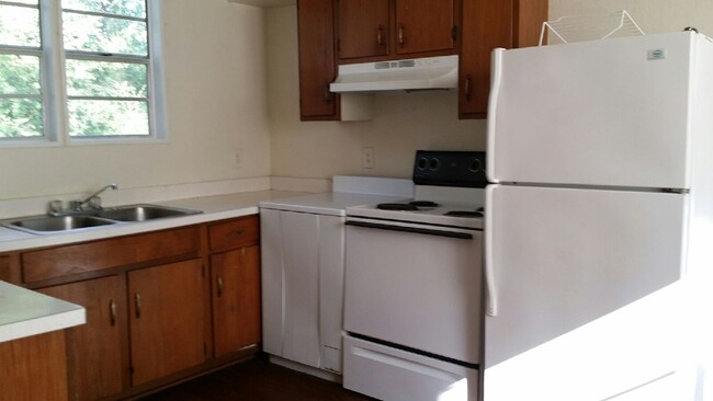 Kitchen - 420 Crout Rd