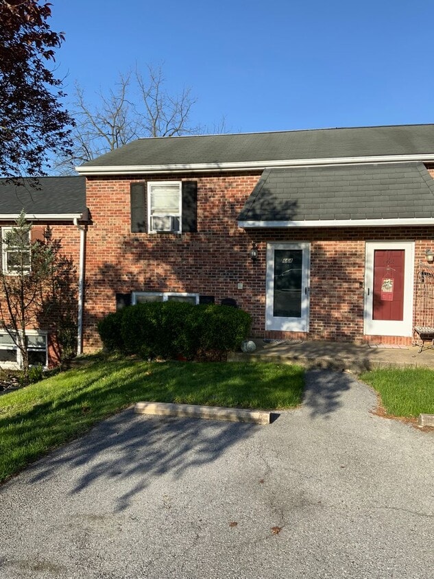 664 S Cedar St, Lititz, PA 17543 House Rental in Lititz, PA