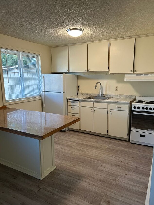 Building Photo - Quail Ridge Apartments