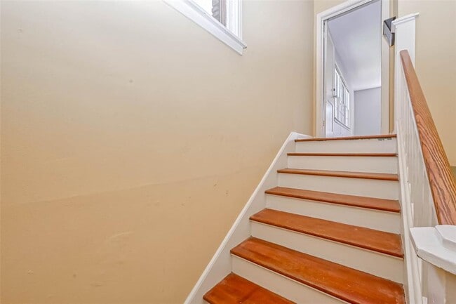 Building Photo - 4511 Larch Ln