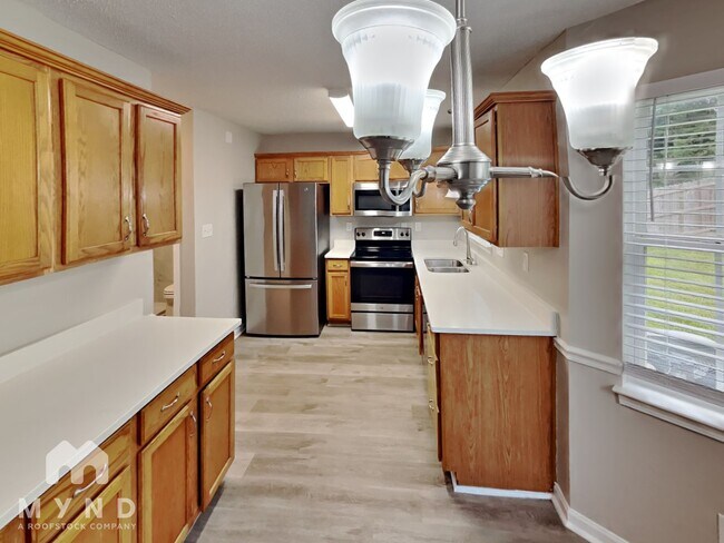 Building Photo - 219 Chattaroy Dr