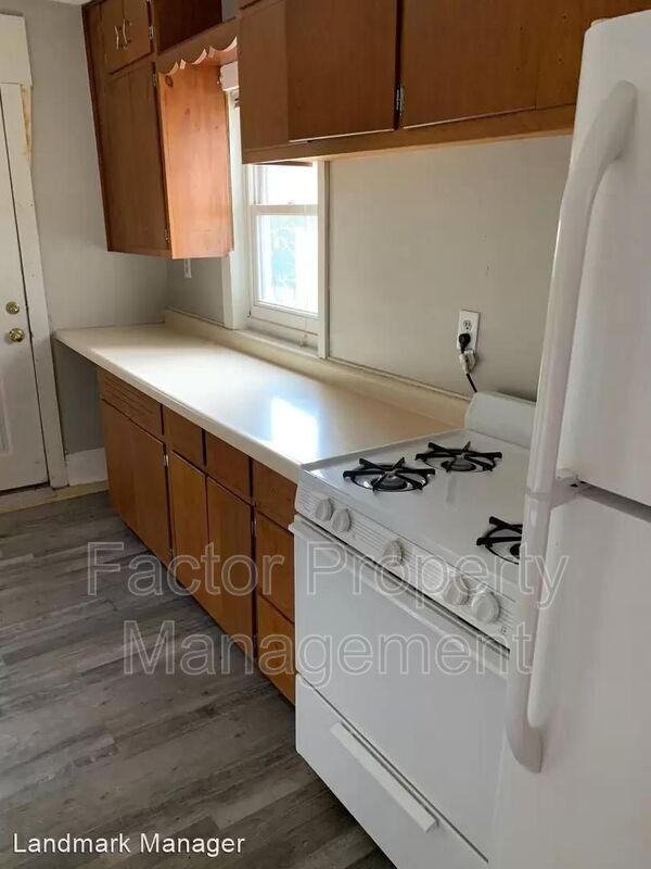 Foto del edificio - 527 E Hickory St