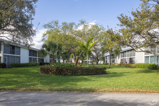 Building Photo - Tequesta Garden Condos