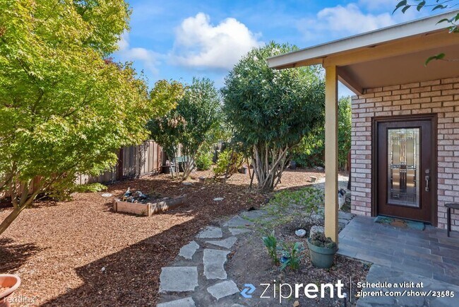 Building Photo - 2 br, 2.5 bath Townhome - 736 Fountainhead...
