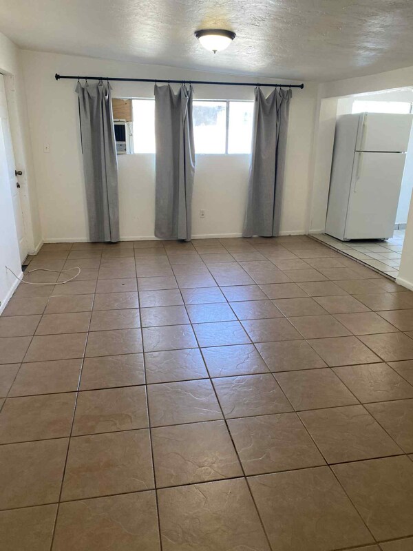 Building Photo - 3326 N Fontana Ave