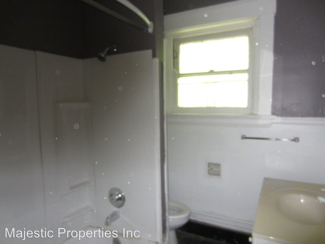 Building Photo - 621-631 Clemmer Ave