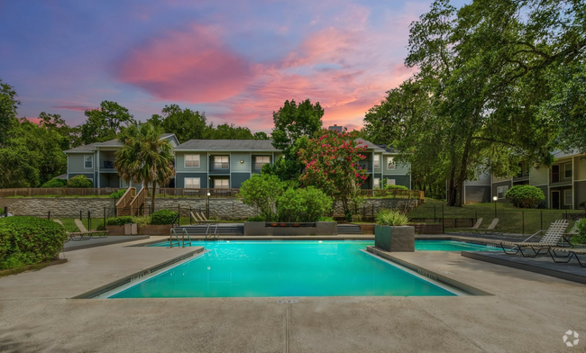 Building Photo - Live Oaks at Killearn