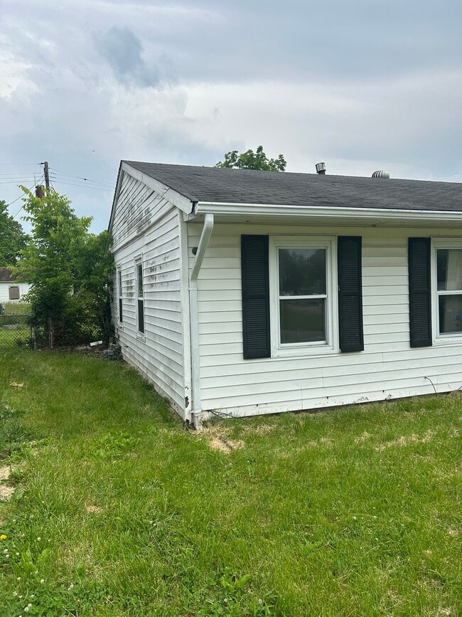 Building Photo - 722 St Paul Dr