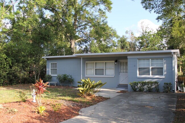 Foto del edificio - Adorable Mid Century Modern Bungalow in Winter Park!