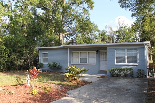 Photo - Adorable Mid Century Modern Bungalow in Winter Park! House