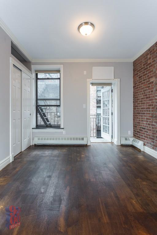 Foto principal - 219 E 28th St