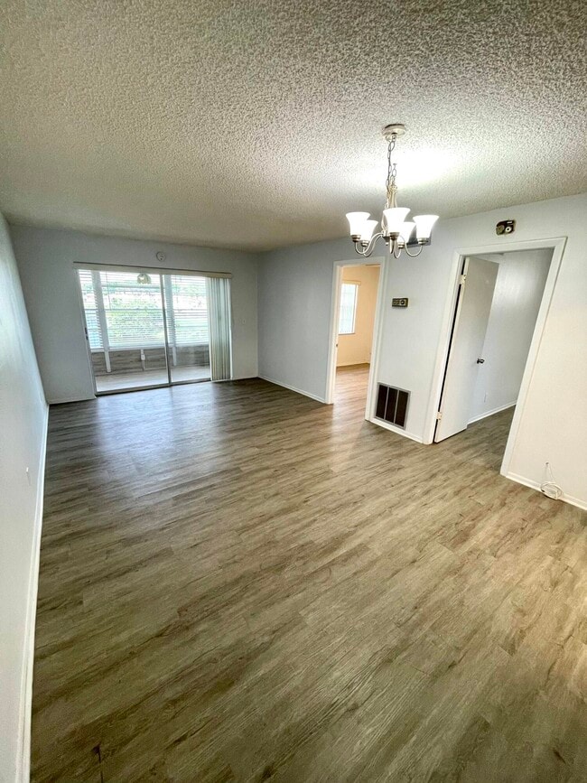 Building Photo - 162 Lake Dora Dr