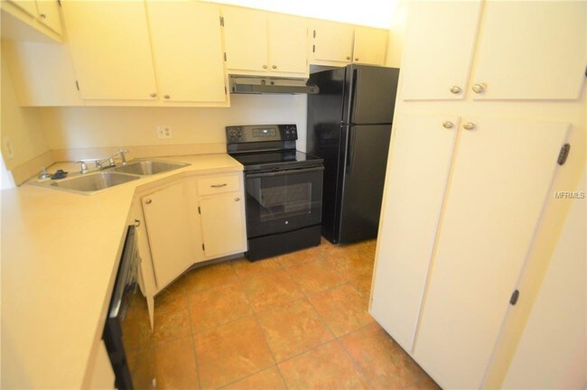 Building Photo - 1234 S Pine Ridge Cir