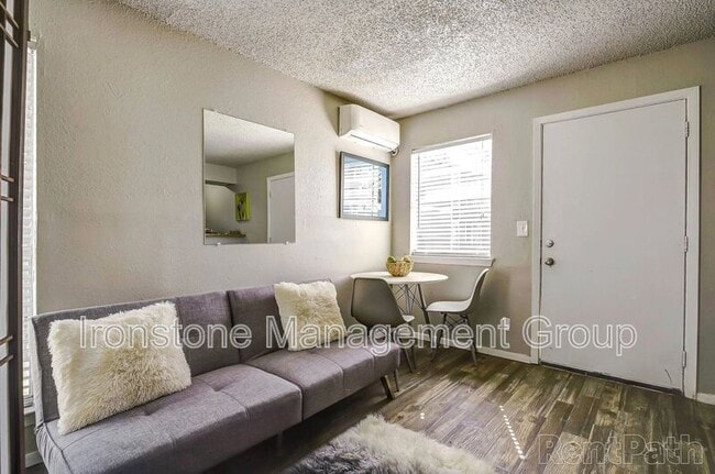 Building Photo - 5309 E 47th Pl