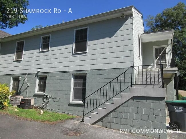 Foto del edificio - 219 Shamrock Rd