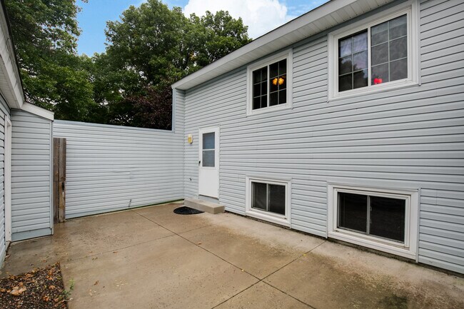 Building Photo - 12115 Drake St NW