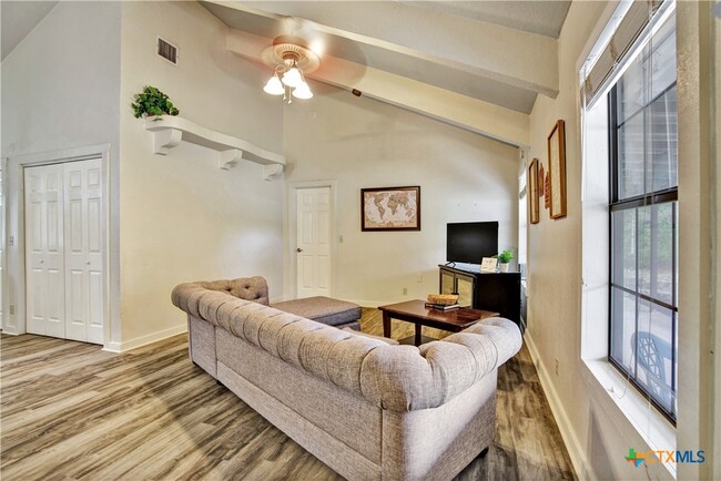 Building Photo - 818 Fawn River Dr
