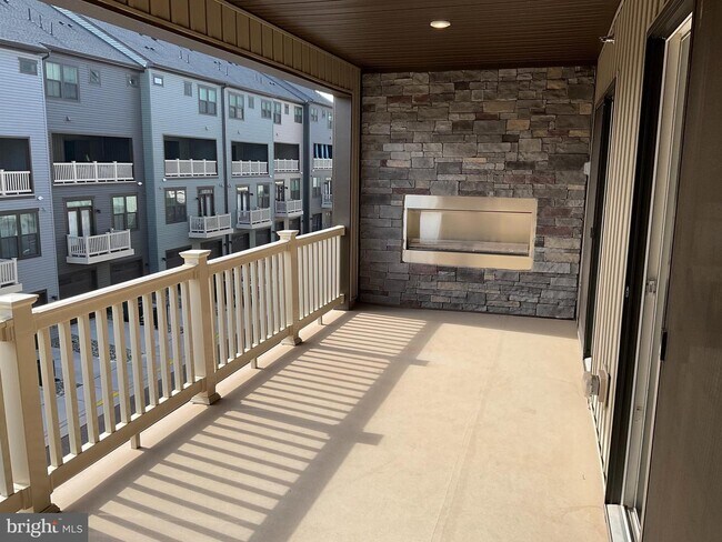 Foto del edificio - 14025 Sunrise Valley Dr