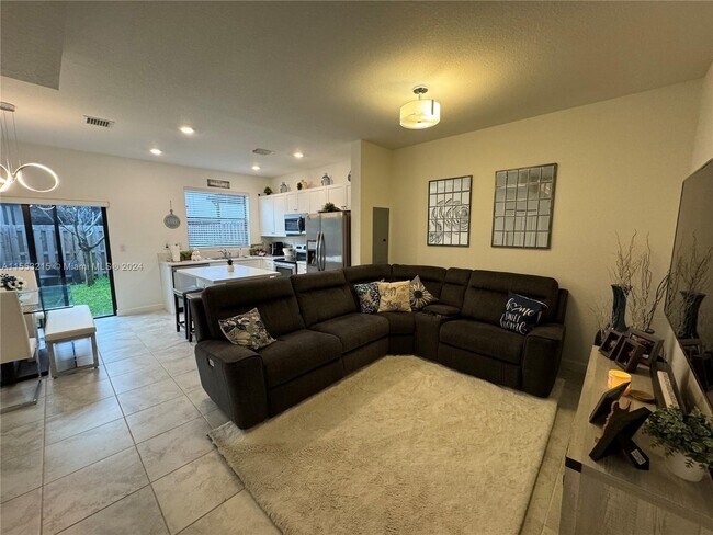 Foto del edificio - 24970 SW 112th Ct