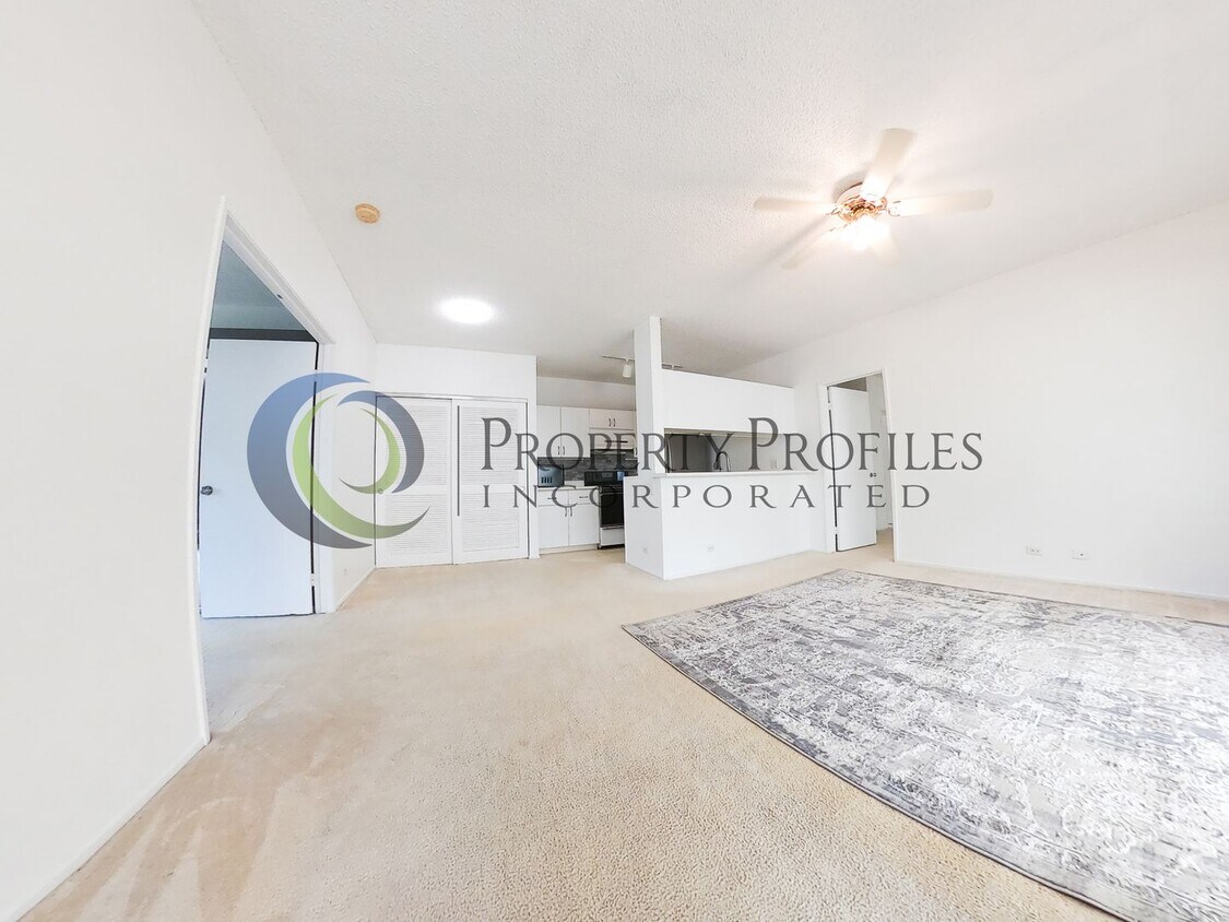 Primary Photo - Palm Court - 2 bd/2 ba with 2 parking - up...