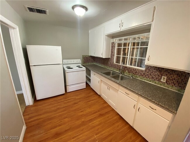Building Photo - 221 N 19th St