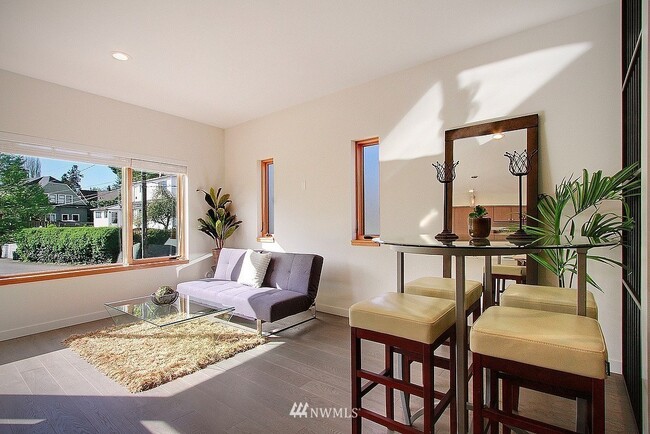 Foto del edificio - 7410 Sunnyside Ave N