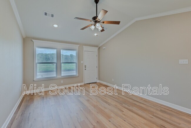 Foto del edificio - 829 Pine Tree Rd