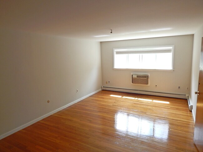 Building Photo - 142 Barham Ave