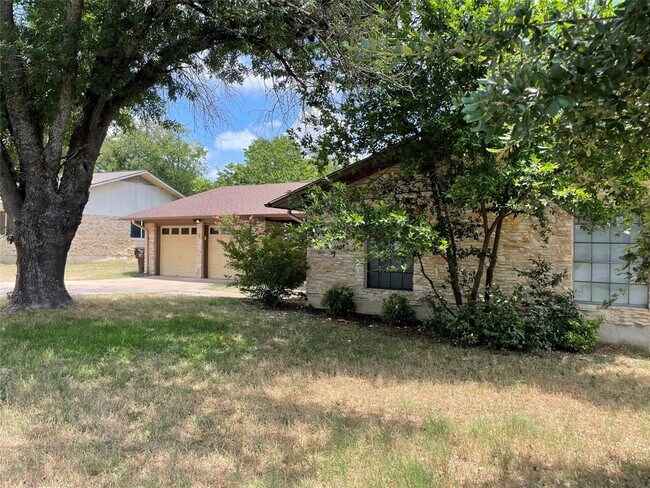 Building Photo - 503 Deep Wood Dr