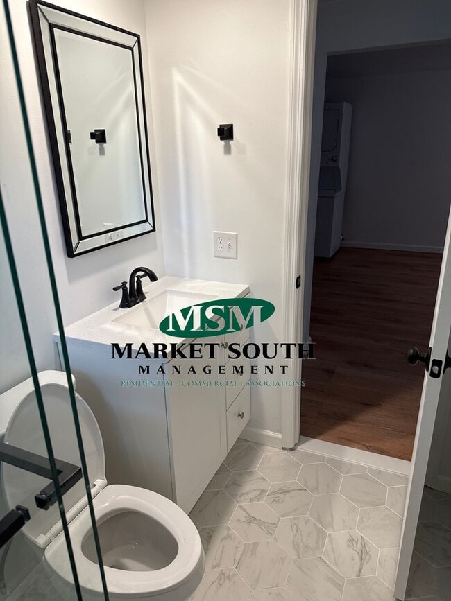 Building Photo - Charming Renovated 2BR/1BA Cottage in West...