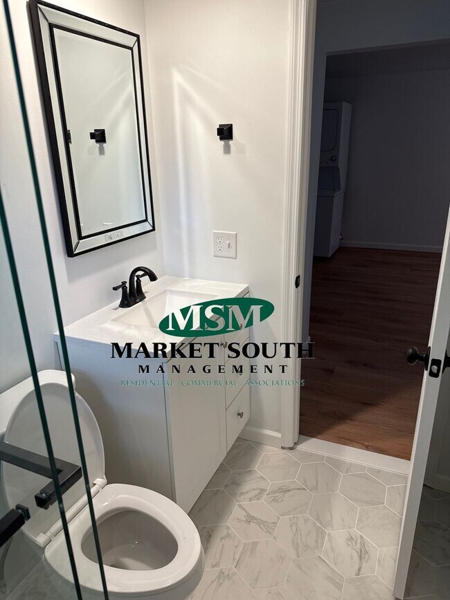 Foto del edificio - Charming Renovated 2BR/1BA Cottage in West...
