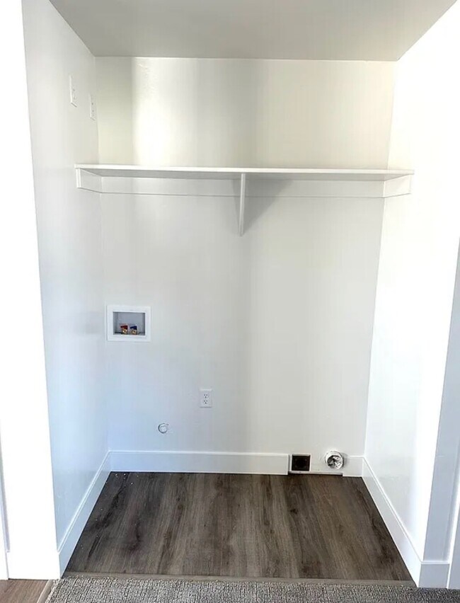 Foto del edificio - 5963 N Freedom Rd