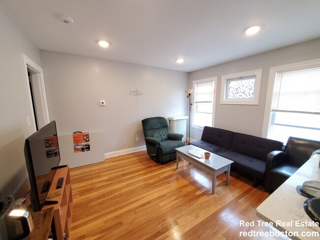 Building Photo - 9 Elmira St