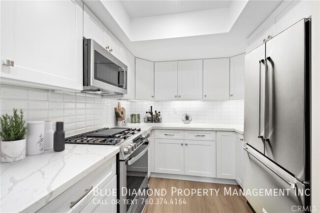 Building Photo - Spacious 3 BR, 2.5 BA Condo in Carlsbad